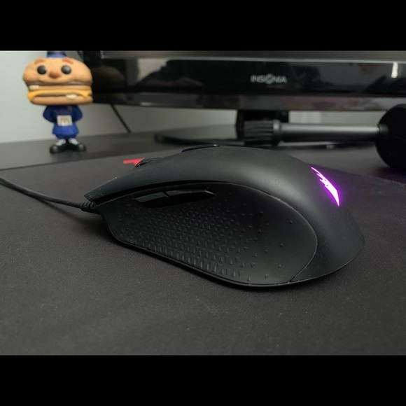 Full RGB customizable lighting. With detachable wrist grip on the keyboard. - Picture 3 of 4